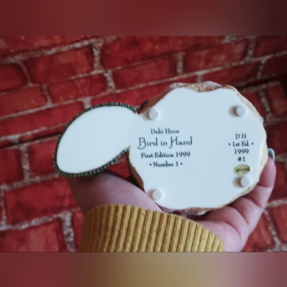 𝑳𝒂𝒏𝒈 & 𝑾𝒊𝒔𝒆 𝑩𝒊𝒓𝒅 𝑰𝒏 𝑺𝒏𝒐𝒘𝒎𝒂𝒏 𝑯𝒂𝒏𝒅 𝑭𝒊𝒈𝒖𝒓𝒊𝒏𝒆 - Picture 10 of 16